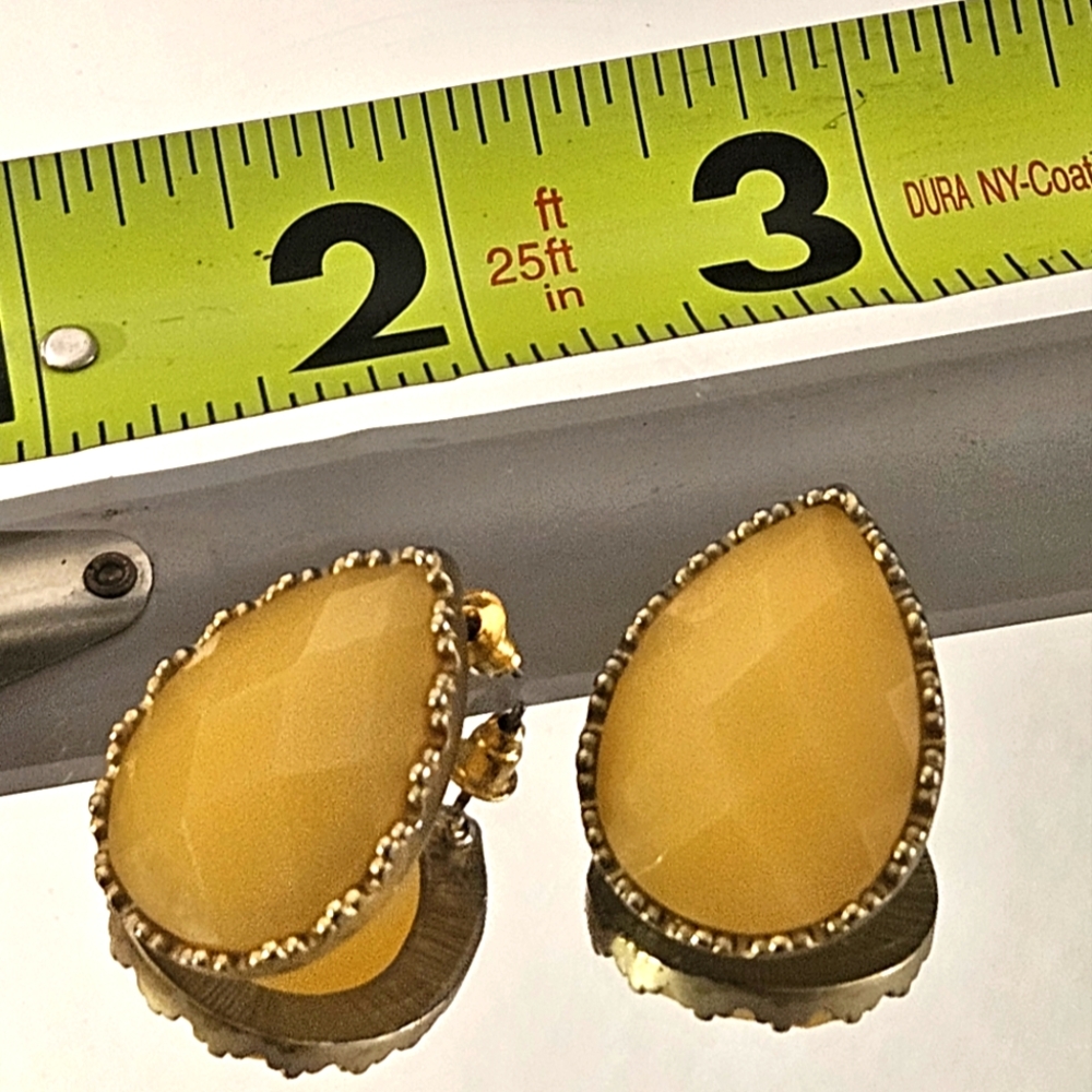 Vintage Gold Teardrop Earrings - Picture 5 of 6
